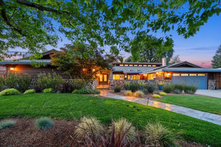 2216 Blackstone Drive